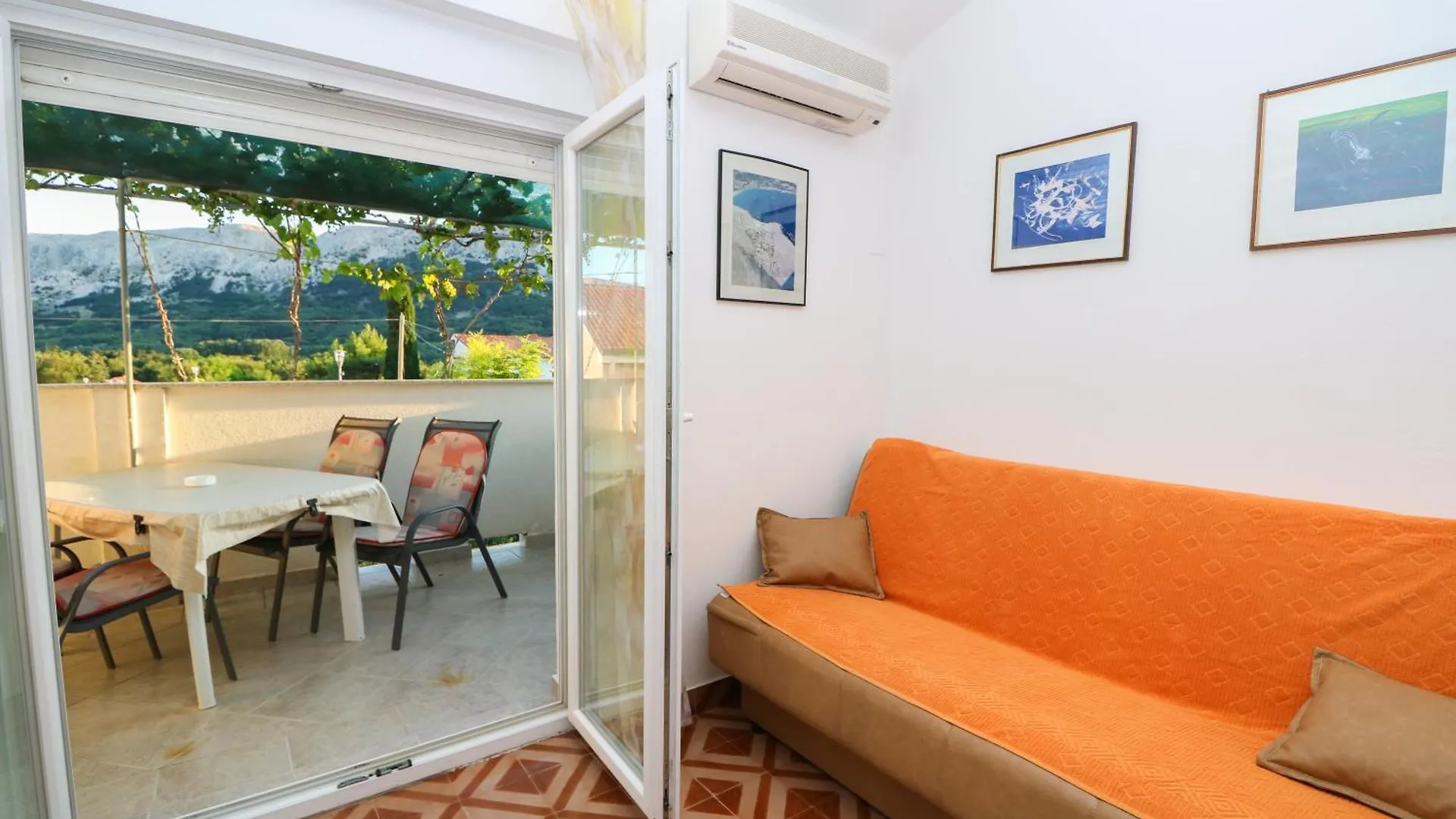 Apartments Polic With Terrace Baška Kroatien